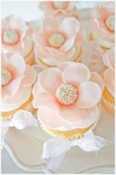 Cupcake Fantasy Flower in gumpaste.